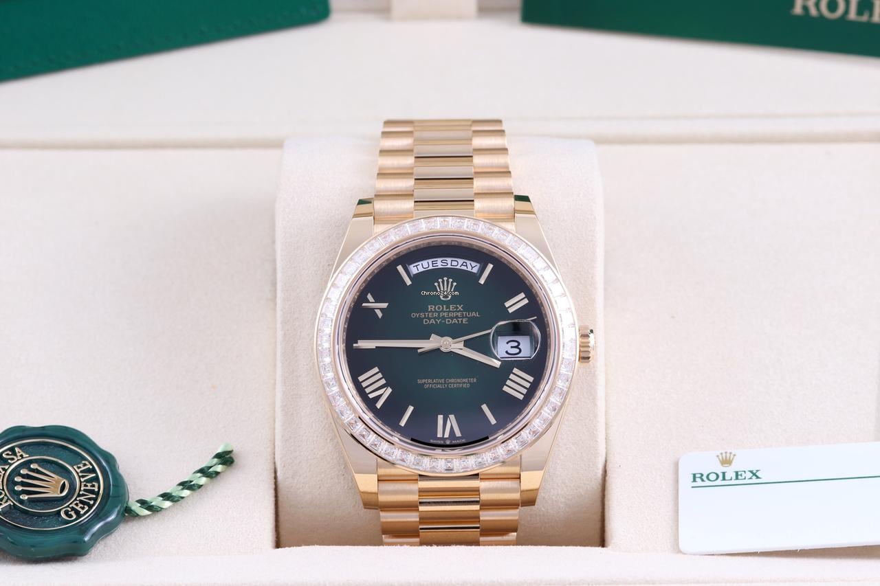 Rolex | Day-Date | 228398TBR-0042 | Yellow gold | 40 x 48 mm | Yellow gold | Green | Automatic