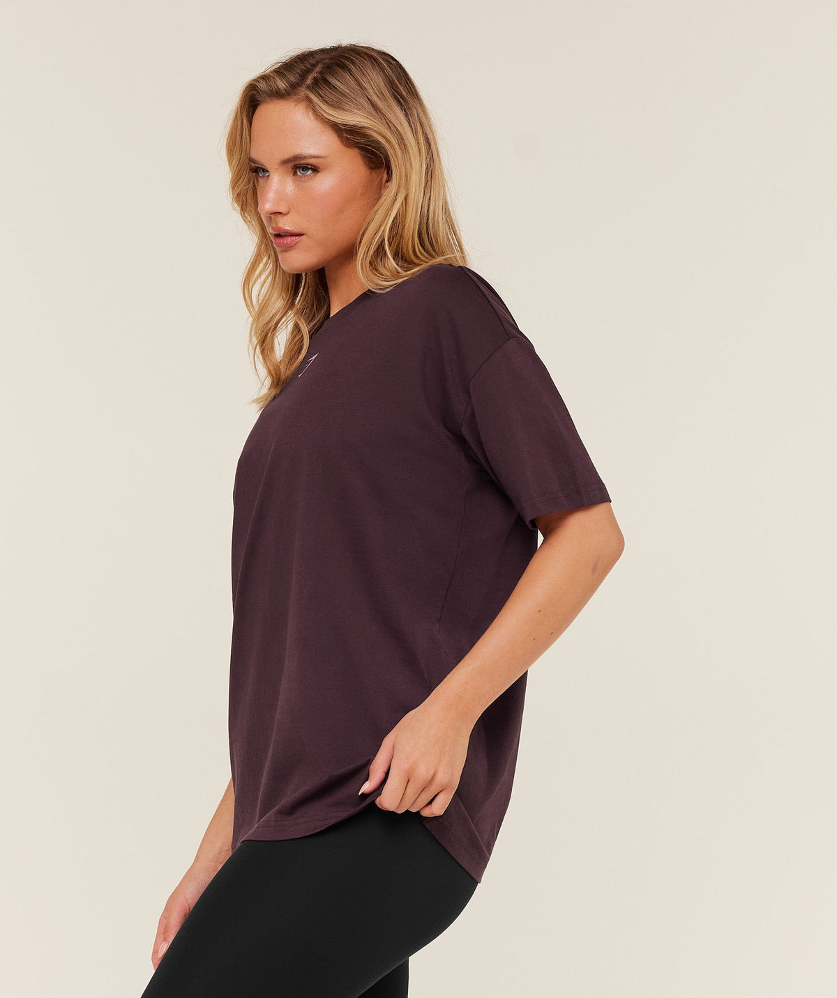 Gymshark Trace Graphic Oversized T-Shirt - GS Cherry Purple
