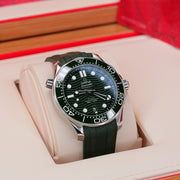 Omega Seamaster Diver 300 MMINT FULL SET Seamaster Diver 300 M Co-Axial Master Chronometer Green 210.30.42.20.10.001
