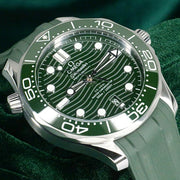 Omega Seamaster Diver 300 MMINT FULL SET Seamaster Diver 300 M Co-Axial Master Chronometer Green 210.30.42.20.10.001