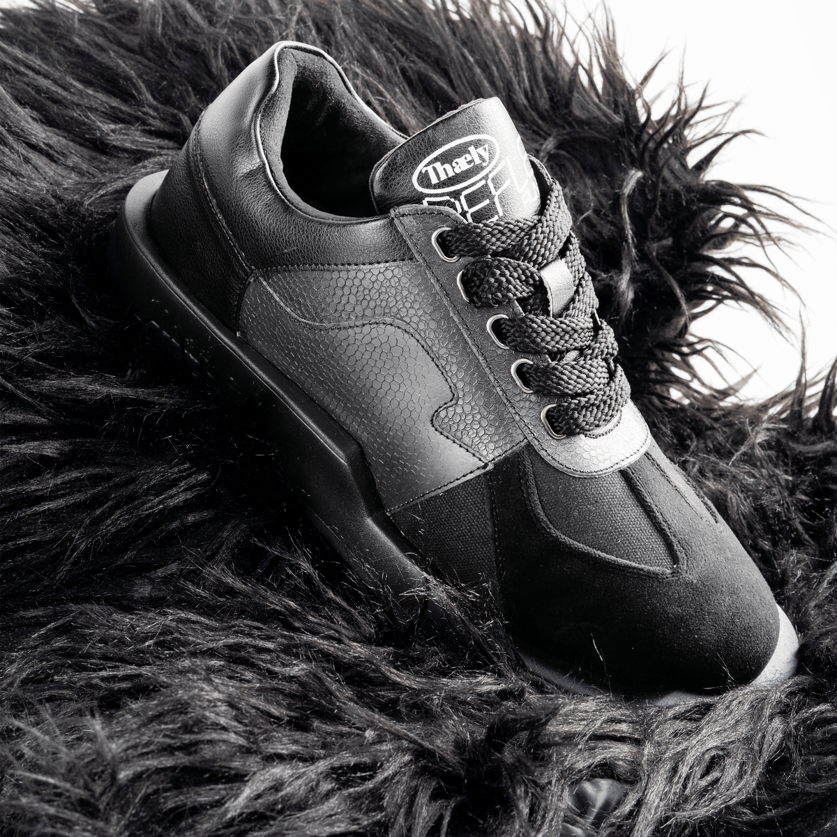 Black Vulture Reflex Runnner | Sustainable Runners