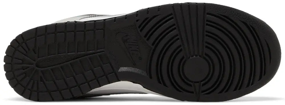 DUNK LOW SPRAY PAINT SWOOSH