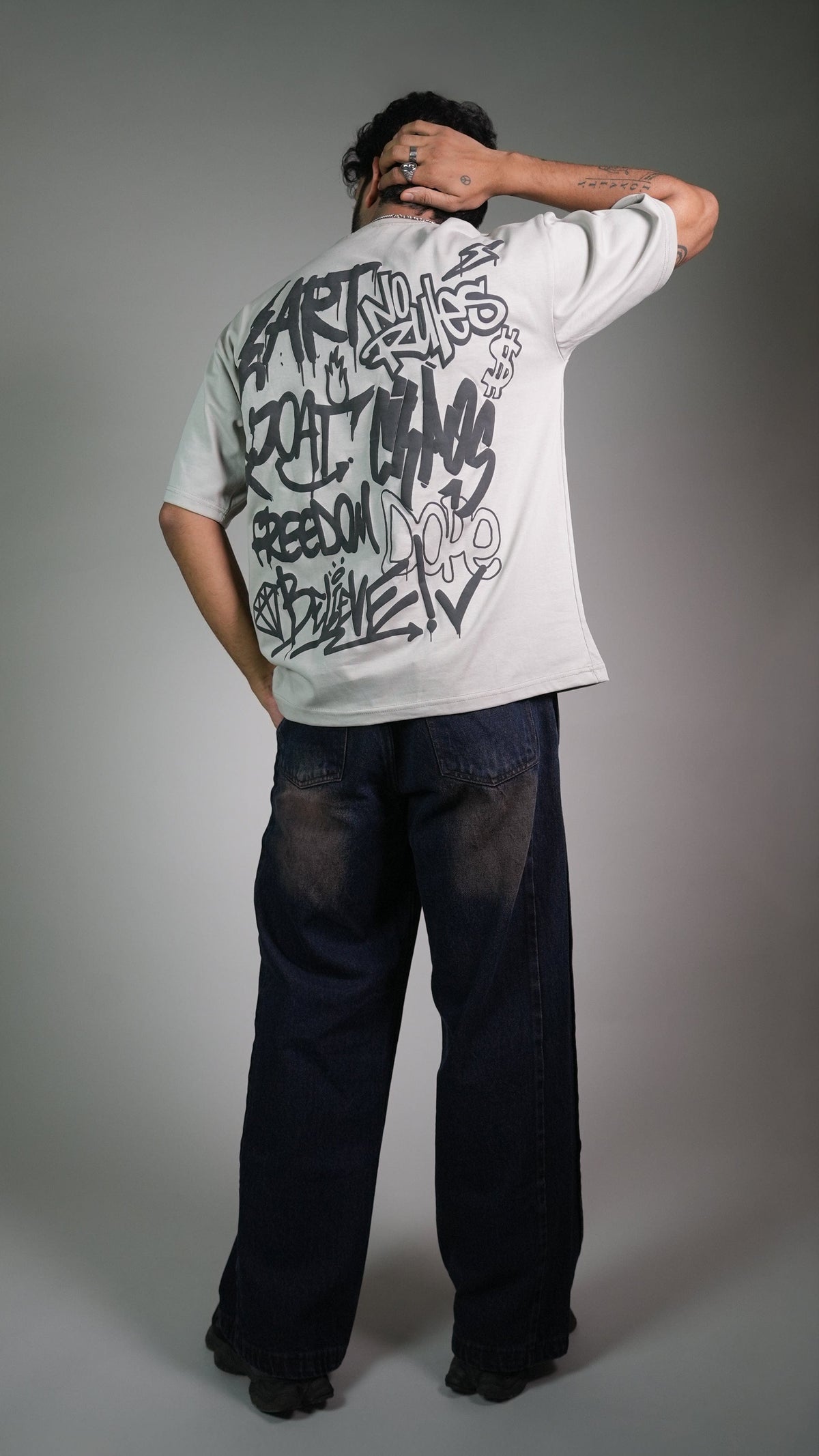 RUST GRAFFITI GREY MEN’S OVERSIZED T-SHIRT