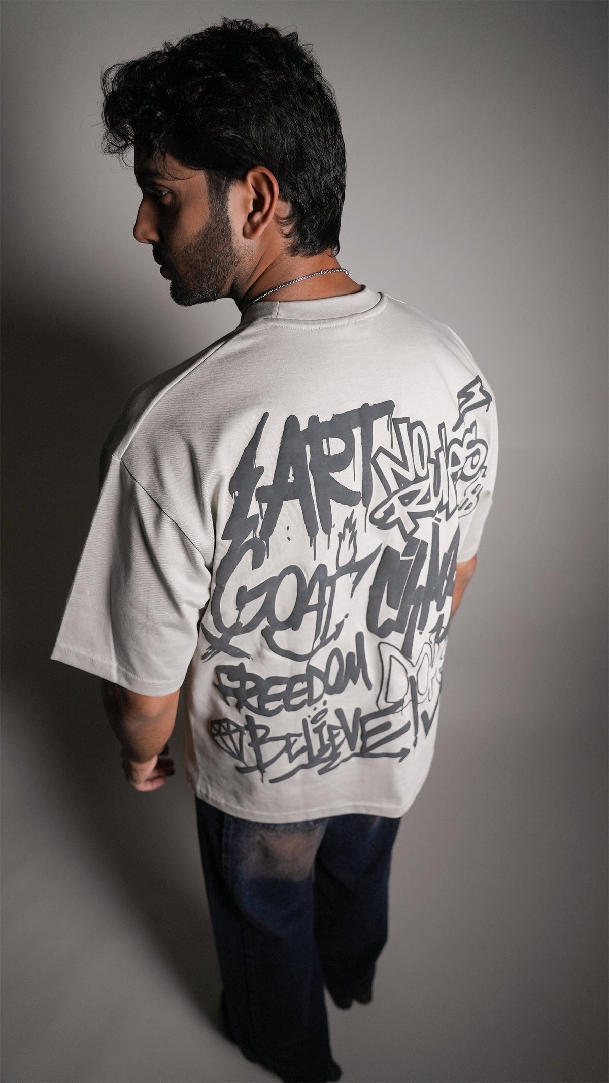 RUST GRAFFITI GREY MEN’S OVERSIZED T-SHIRT