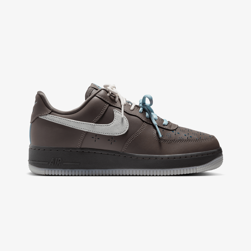 Nike AIR FORCE 1 '07 LV8 { RIDGEROCK/VAST GREY-OCEAN CUBE-SAIL