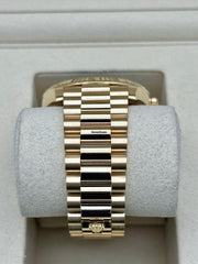 Rolex | Day-Date | 228238 | Yellow gold | 40 mm | Yellow gold | Black | Automatic