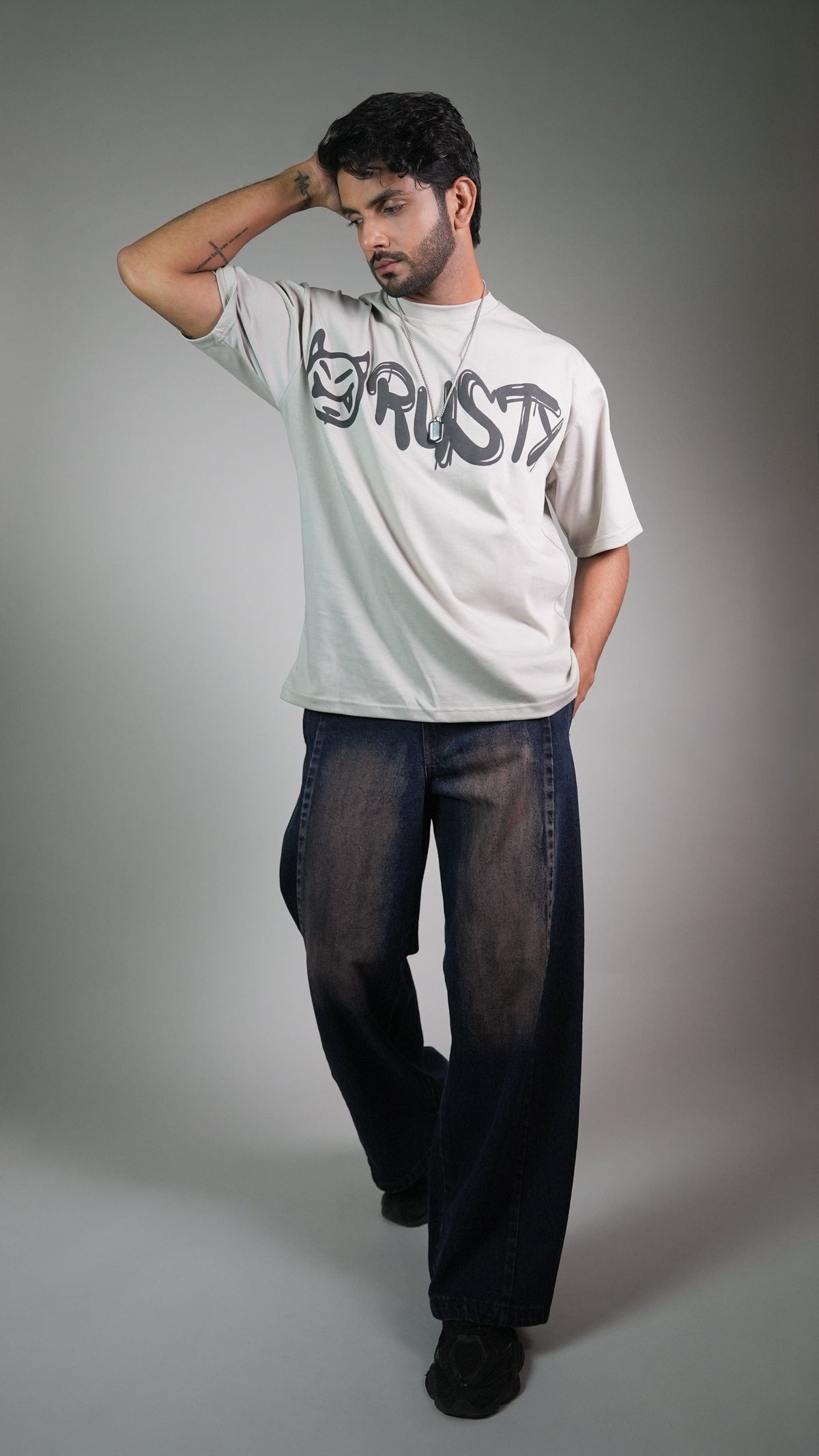RUST GRAFFITI GREY MEN’S OVERSIZED T-SHIRT