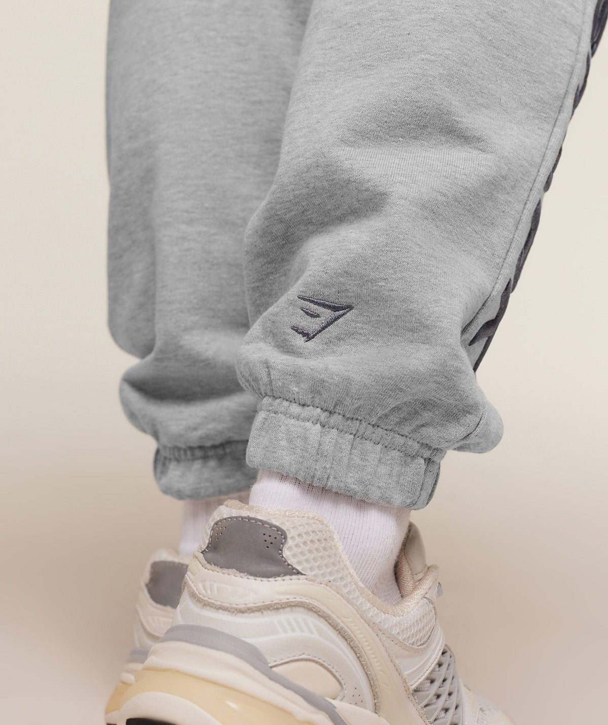 Gymshark Embroidered Logo Joggers - Light Grey Core Marl