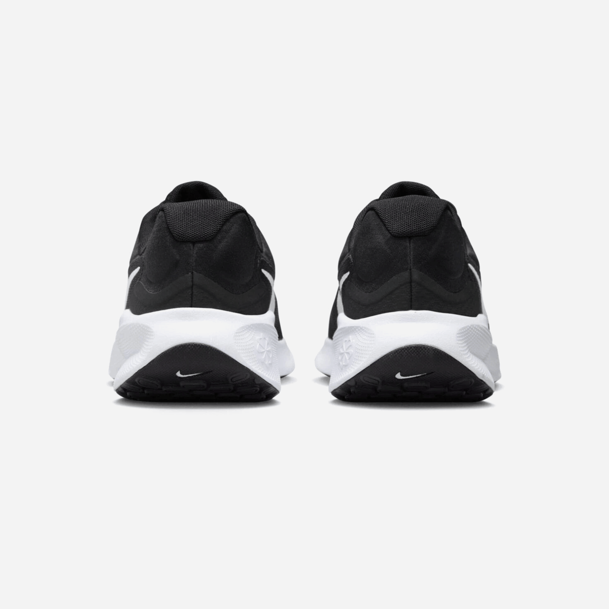 Nike Revolution 7 Black White