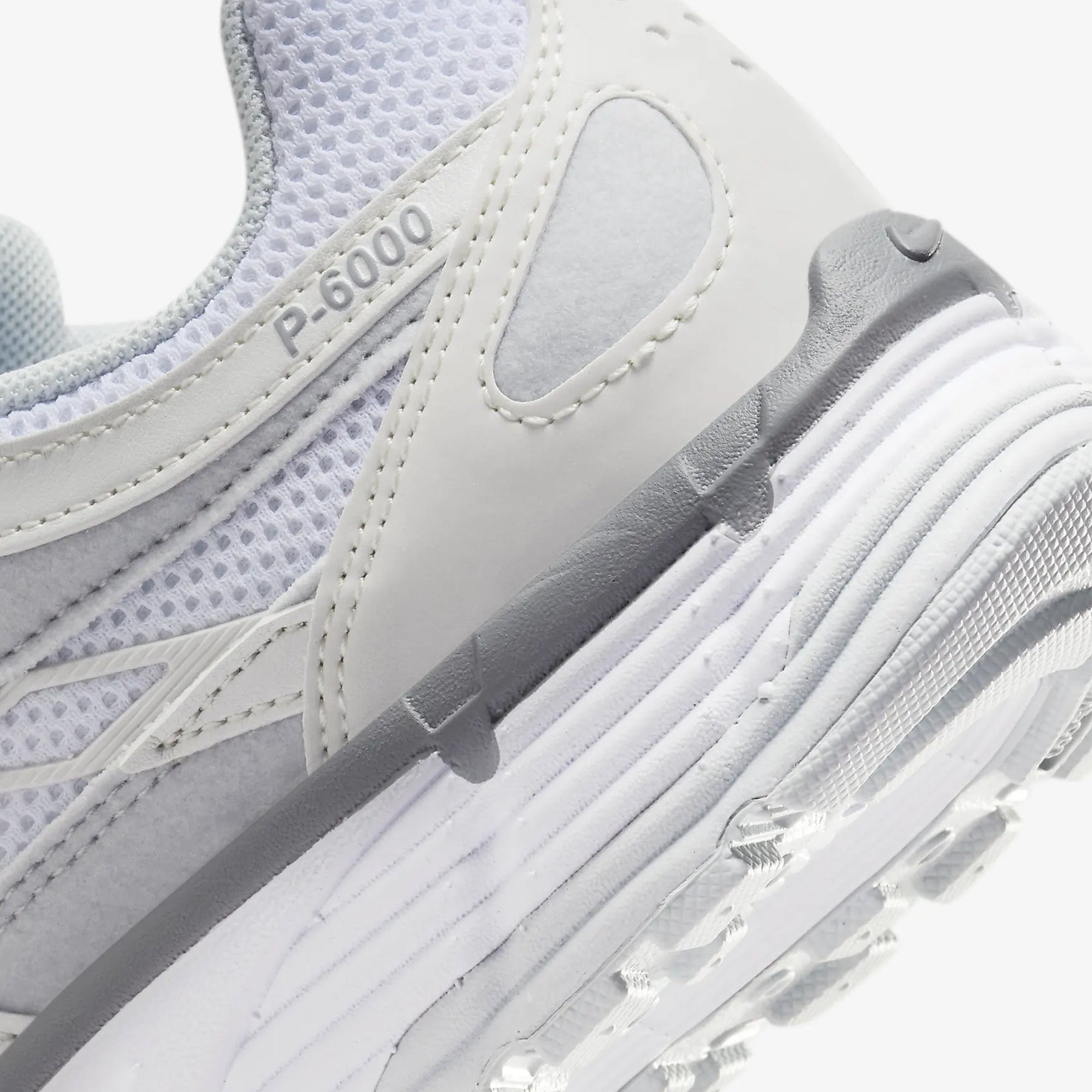 Nike P-6000 { MTLC SUMMIT WHT/WHITE-PURE PLATINUM
