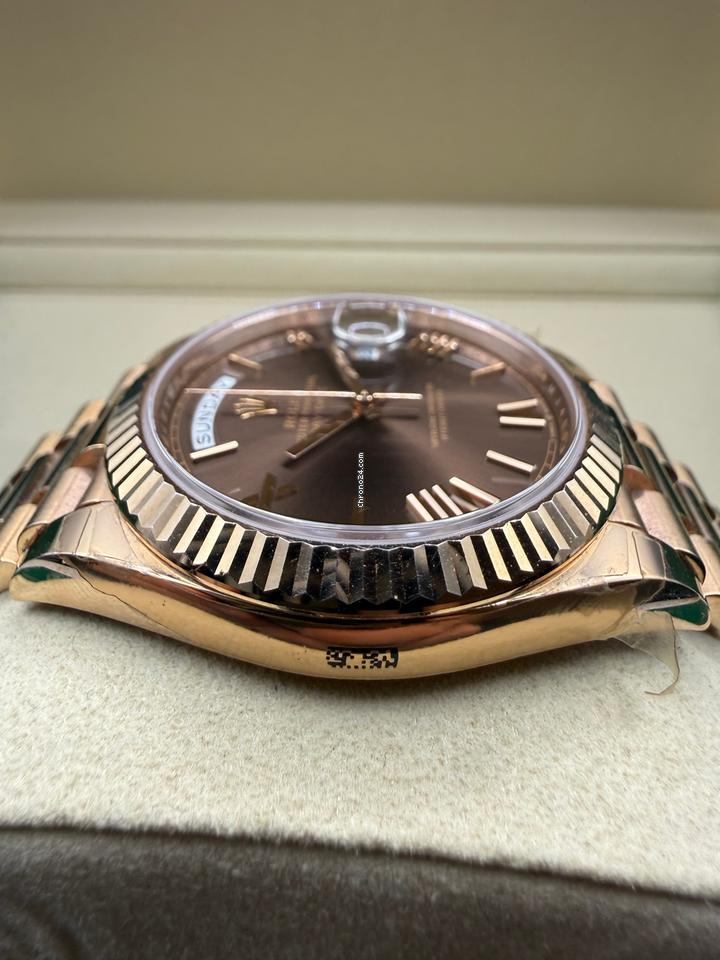 Rolex | Day-Date | 228235 | Rose gold | 40 mm | Rose gold | Brown | Automatic