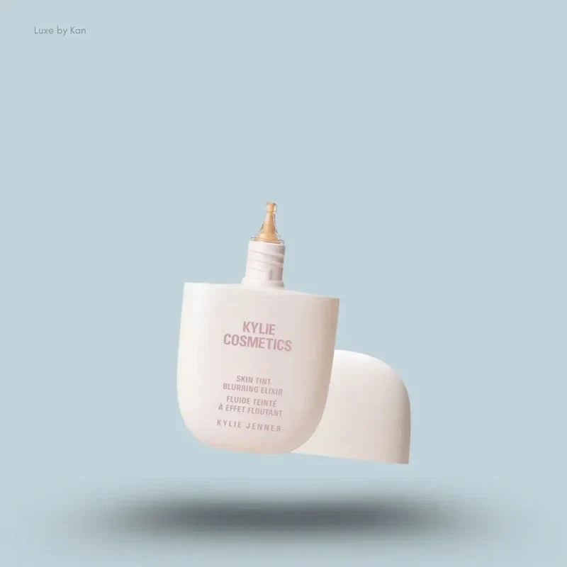 KYLIE BY KYLIE JENNER
SKIN TINT BLURRING ELIXIR FOUNDATION 30ML