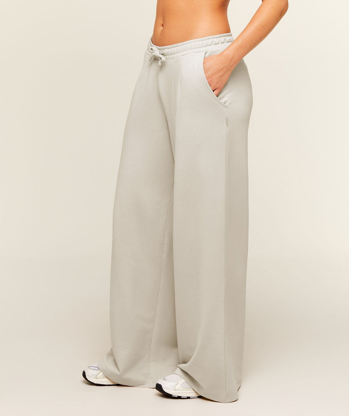 Women's Gymshark Lightweight Wide Leg Pants Regular Black