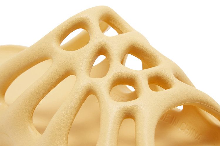 Yeezy 450 Slide Cream
