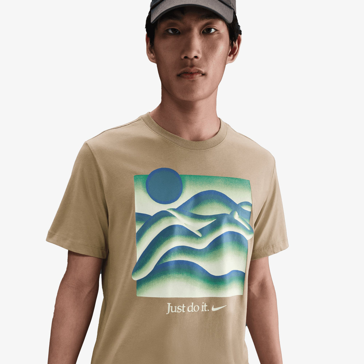 NIKE SPORTSWEAR T-SHIRT { PARACHUTE BEIGE