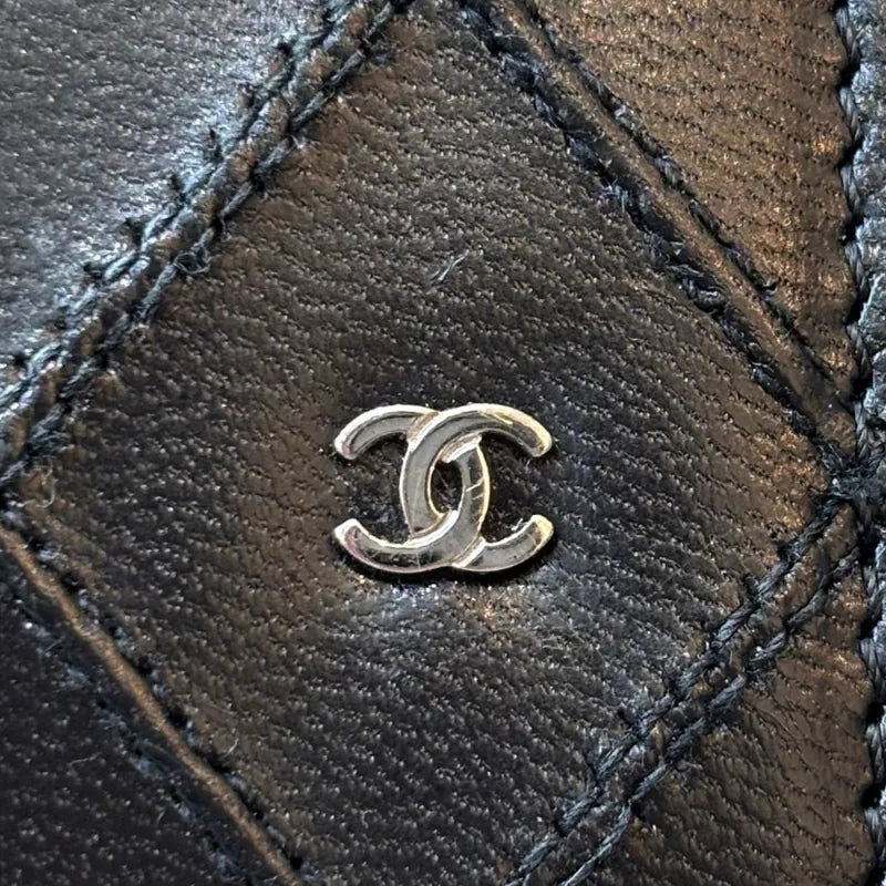 JW406 - CHANEL Vintage Black Lambskin Long Wallet