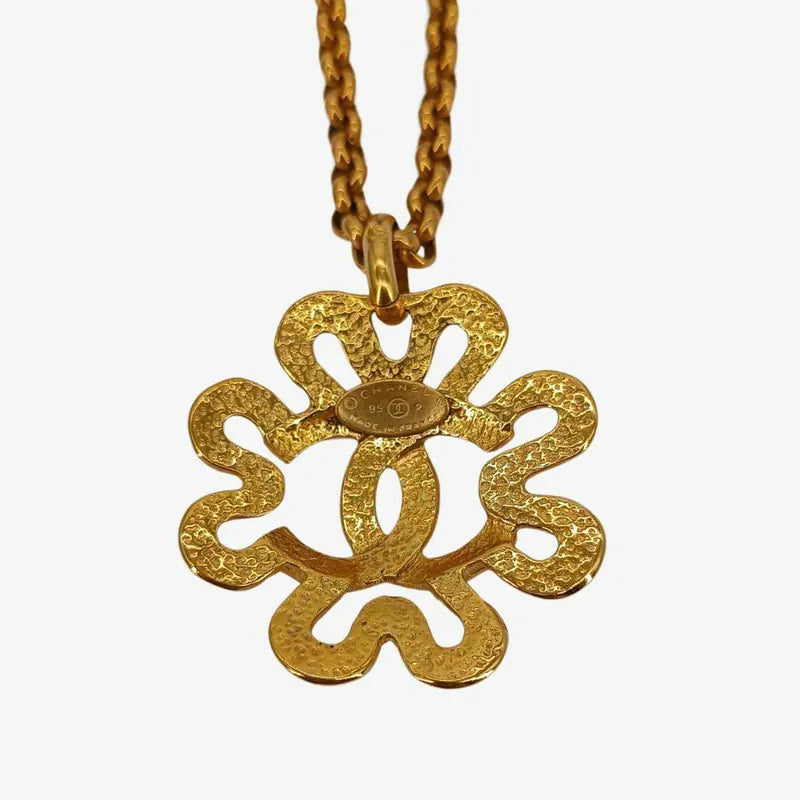 JT309 - CHANEL Vintage Squiggle Border Gold Plated Necklace