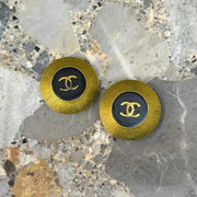 RC755 - CHANEL 1995 Vintage CC Button Black And Gold Plated Clip-On Earrings