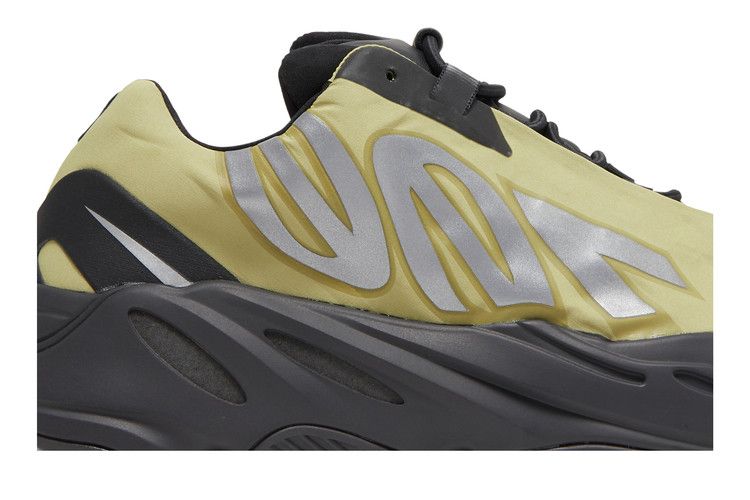 Yeezy Boost 700 Mnvn Resin