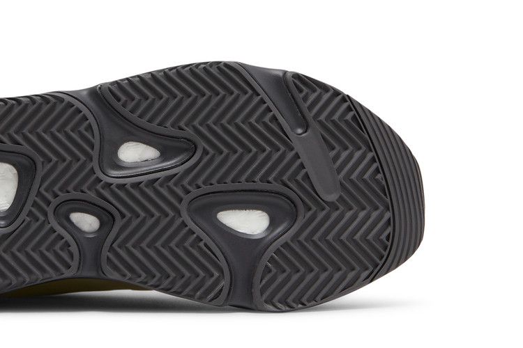 Yeezy Boost 700 Mnvn Resin