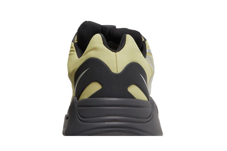 Yeezy Boost 700 Mnvn Resin