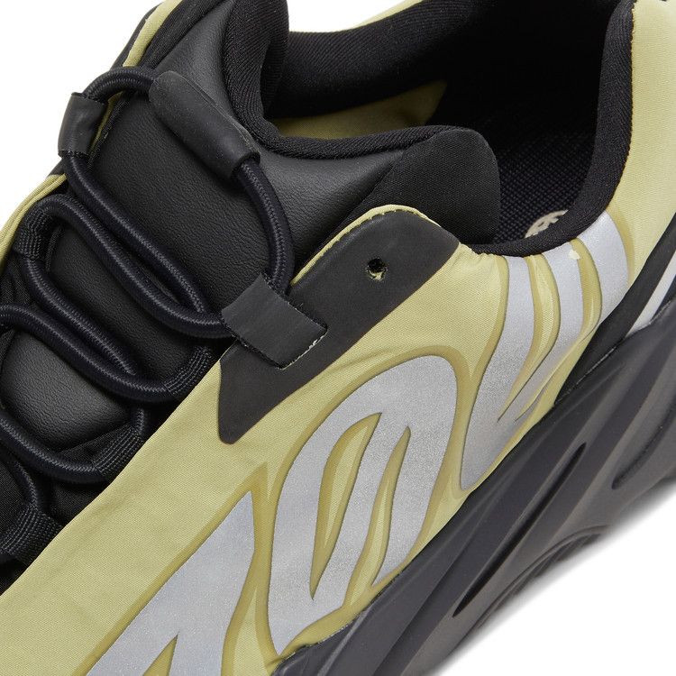 Yeezy Boost 700 Mnvn Resin