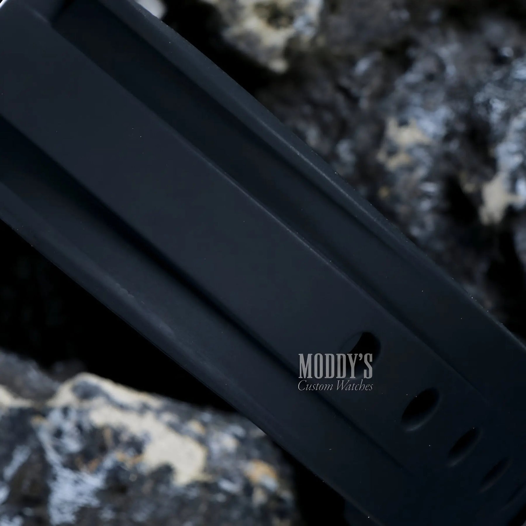 Paneiko Black Rubber
