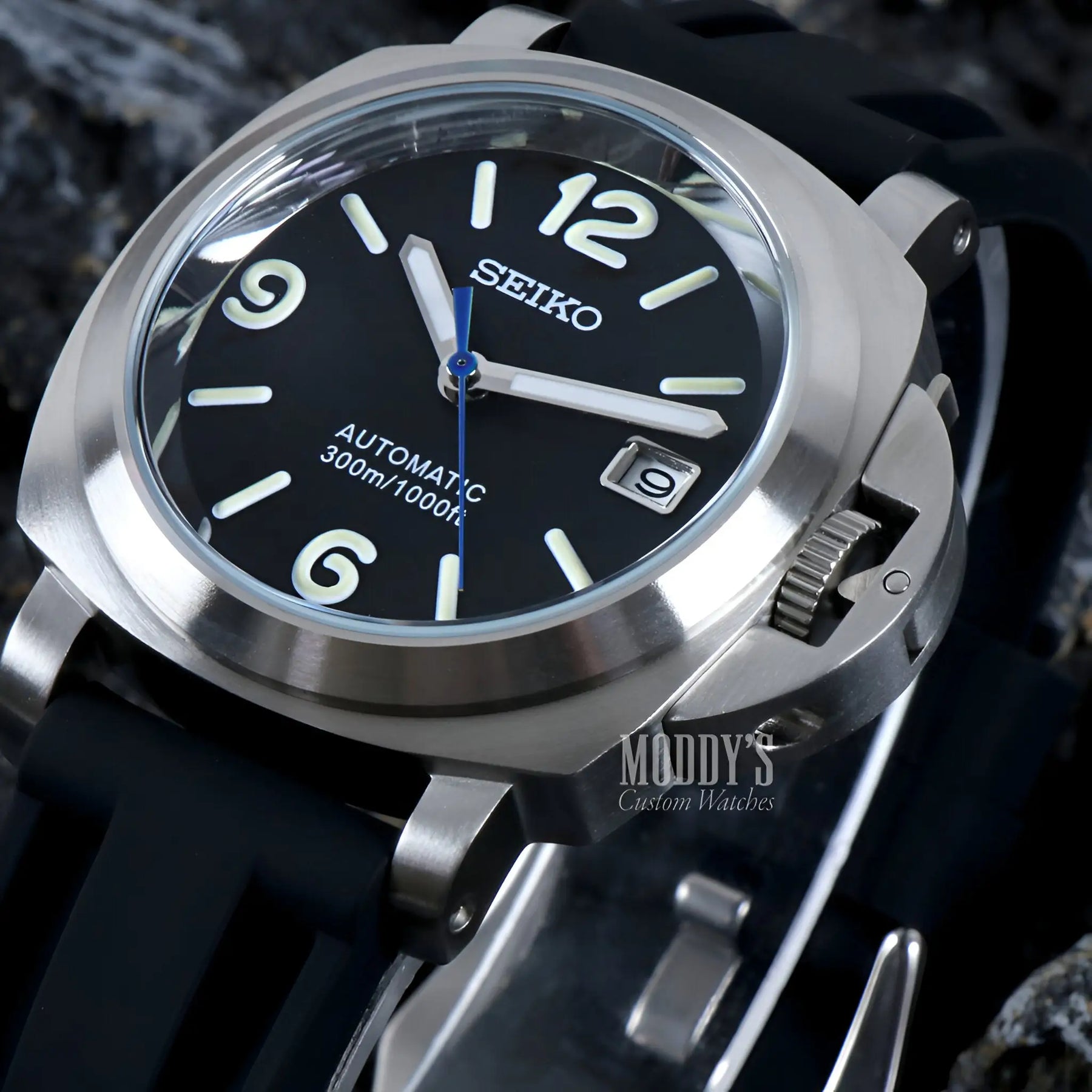 Paneiko Black Rubber