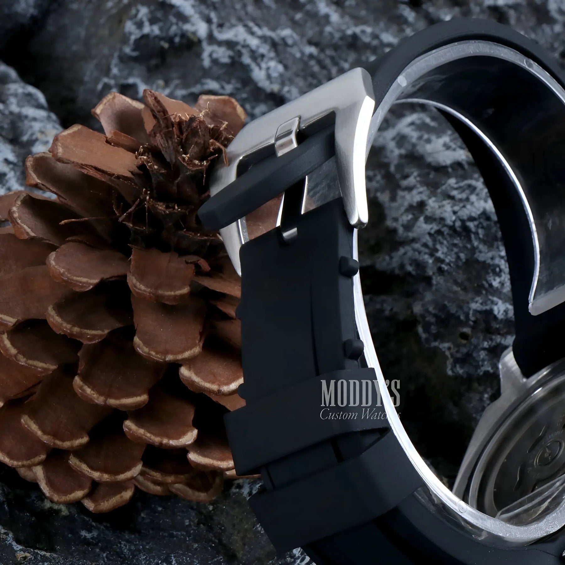 Paneiko Black Rubber