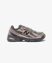 New Balance | 740 { GOLD/BLACK