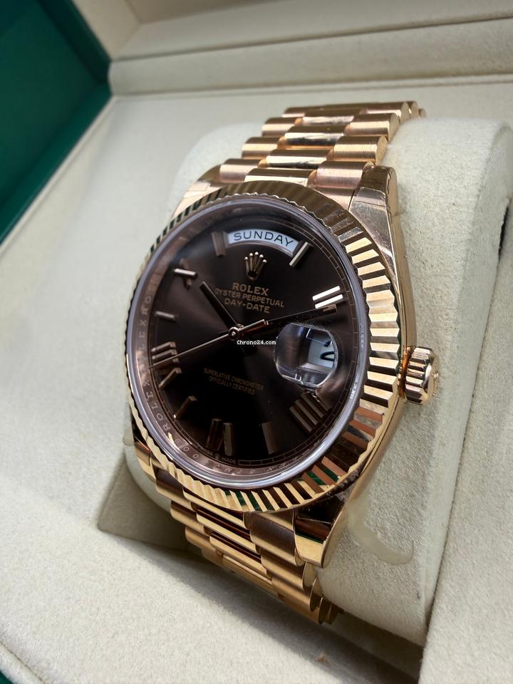 Rolex | Day-Date | 228235 | Rose gold | 40 mm | Rose gold | Brown | Automatic