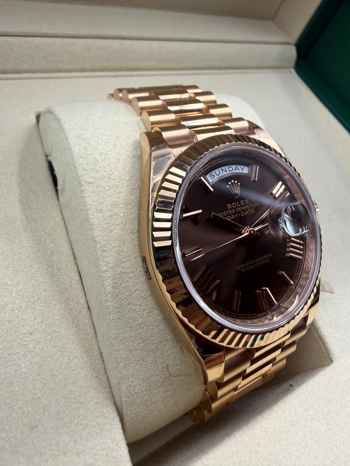 Rolex | Day-Date | 228235 | Rose gold | 40 mm | Rose gold | Brown | Automatic