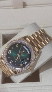 Rolex | Day-Date | 228348RBR | Yellow gold | 40 x 48 mm | Yellow gold | Green | Automatic