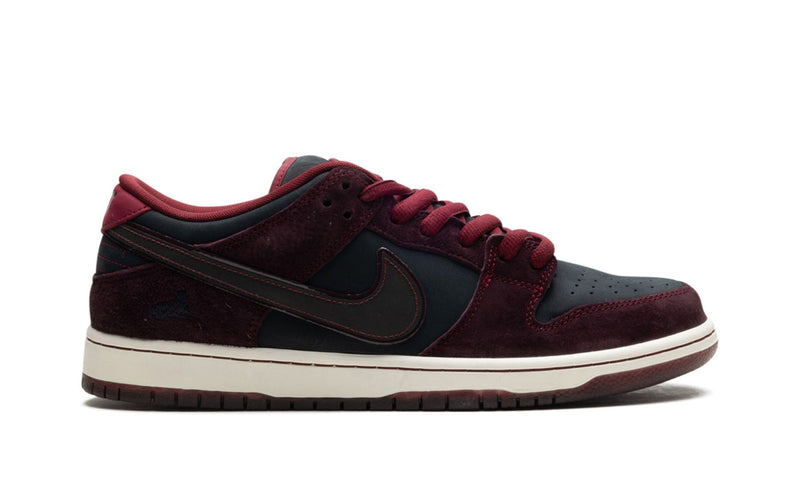 RIOT Skateshop x Dunk Low SB Mahogany Dark Beetroot