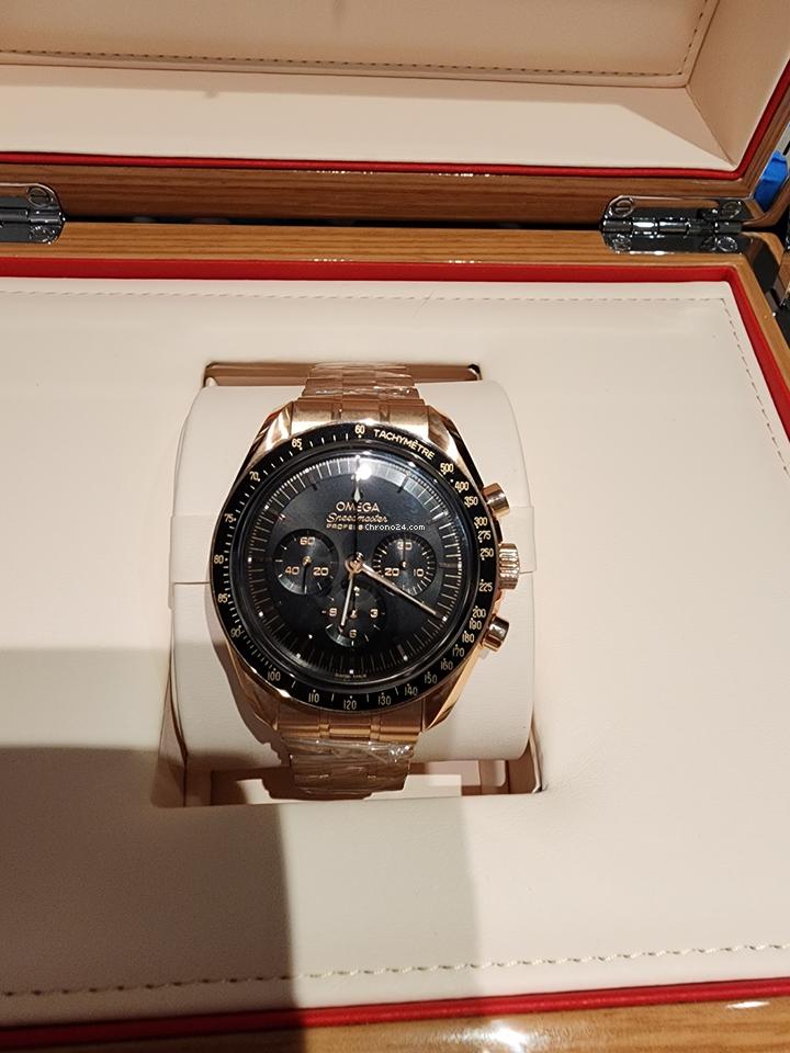 Omega Speedmaster Professional Moonwatch Co-Axial Master Chronometer New never worn full set all links included