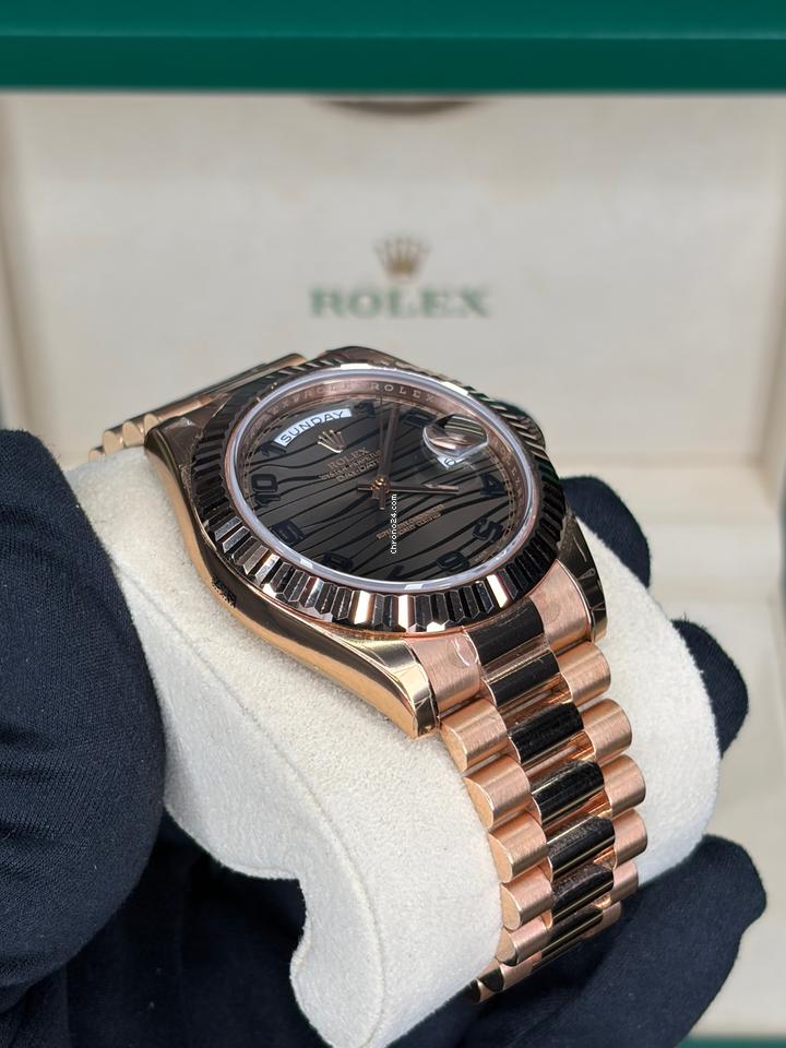 Rolex | Day-Date | 218235 | Rose gold | 41 x 49 mm | Rose gold | Brown | Automatic