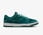 Wmns Dunk Low 'Green Velvet'