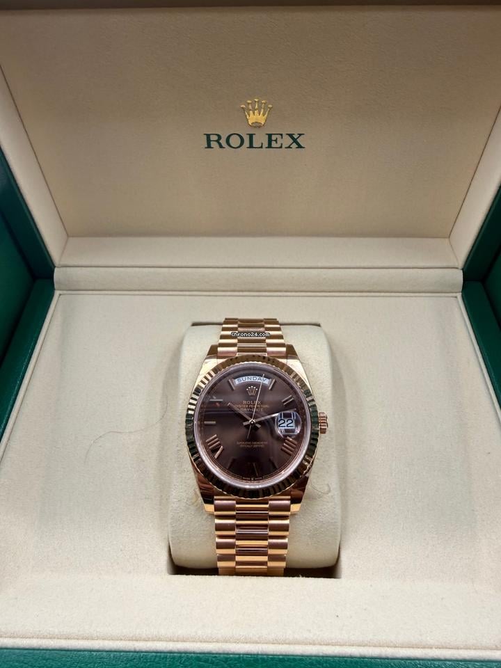 Rolex | Day-Date | 228235 | Rose gold | 40 mm | Rose gold | Brown | Automatic